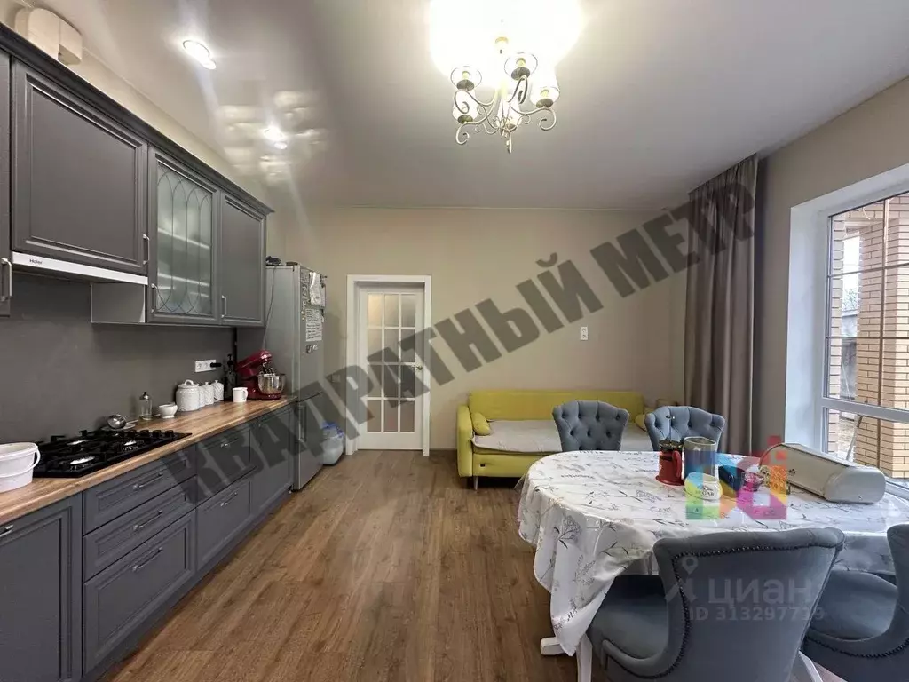 Дом в Калмыкия, Элиста ул. Байдукова (140 м) - Фото 0