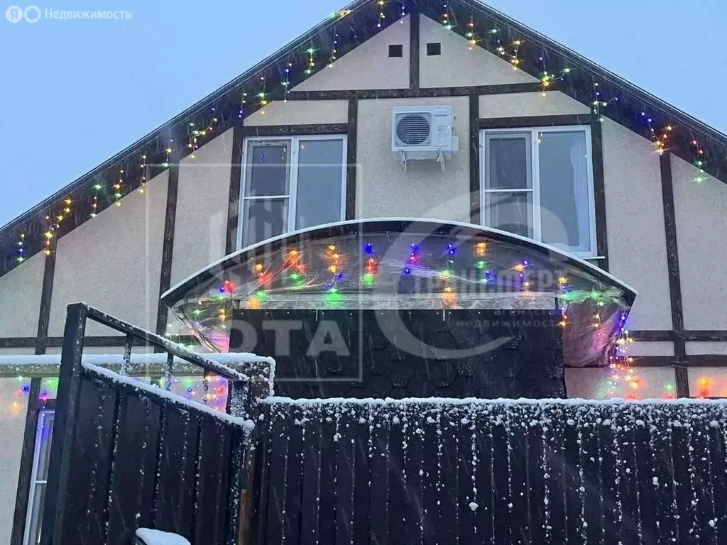 Дом в село Александровка, Центральная улица, 6/2 (150 м) - Фото 1