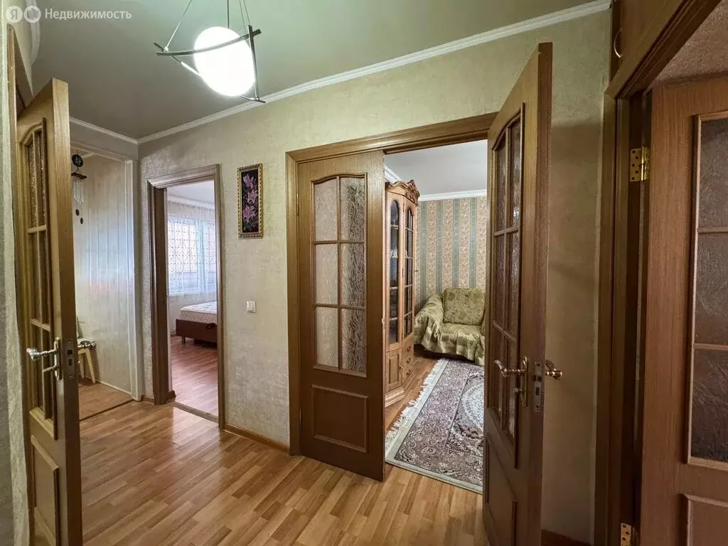 3-комнатная квартира: Махачкала, улица Ирчи Казака, 11А (60 м) - Фото 1
