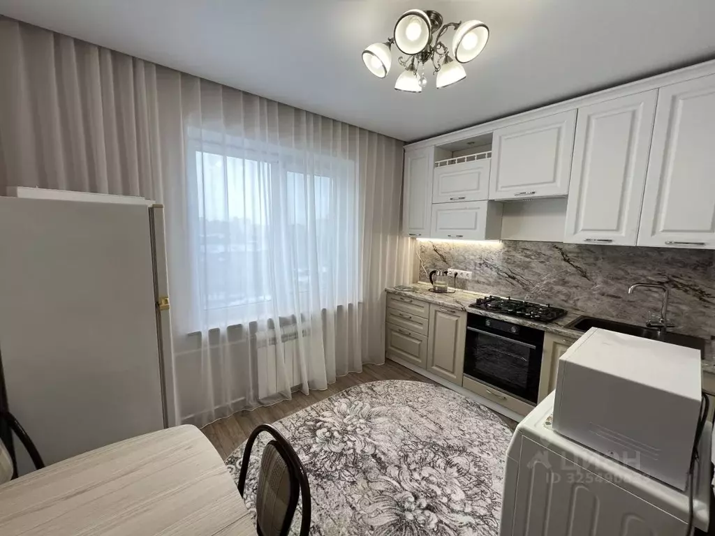 1-к кв. Омская область, Омск просп. Комарова, 27/6 (37.0 м) - Фото 1