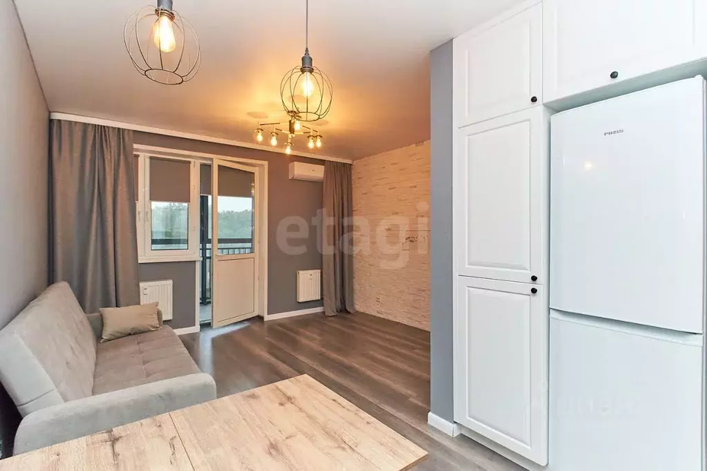 2-к кв. Тюменская область, Тюмень ул. Парада Победы, 13 (44.2 м) - Фото 1