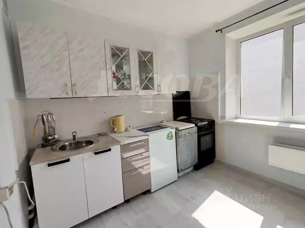 2-к кв. Тюменская область, Тюмень ул. Радищева, 27 (50.0 м) - Фото 1