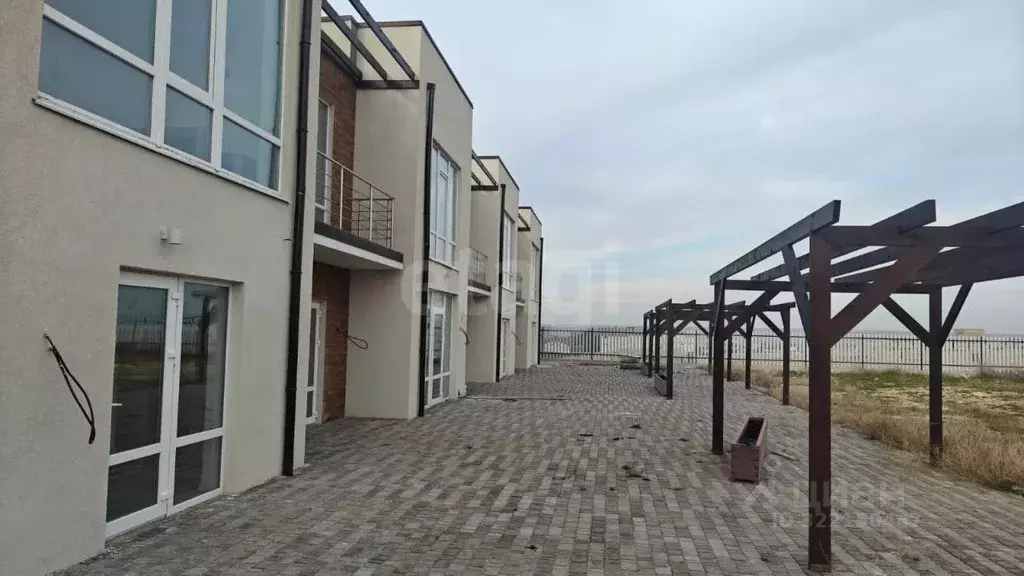 Таунхаус в Крым, Черноморский район, Оленевское с/пос, с. Оленевка ул. ... - Фото 1