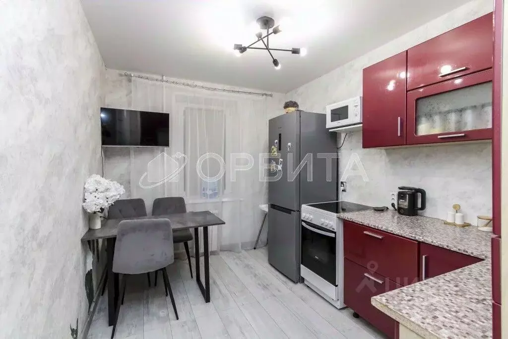 2-к кв. Тюменская область, Тюмень ул. Домостроителей, 12А (52.0 м) - Фото 0