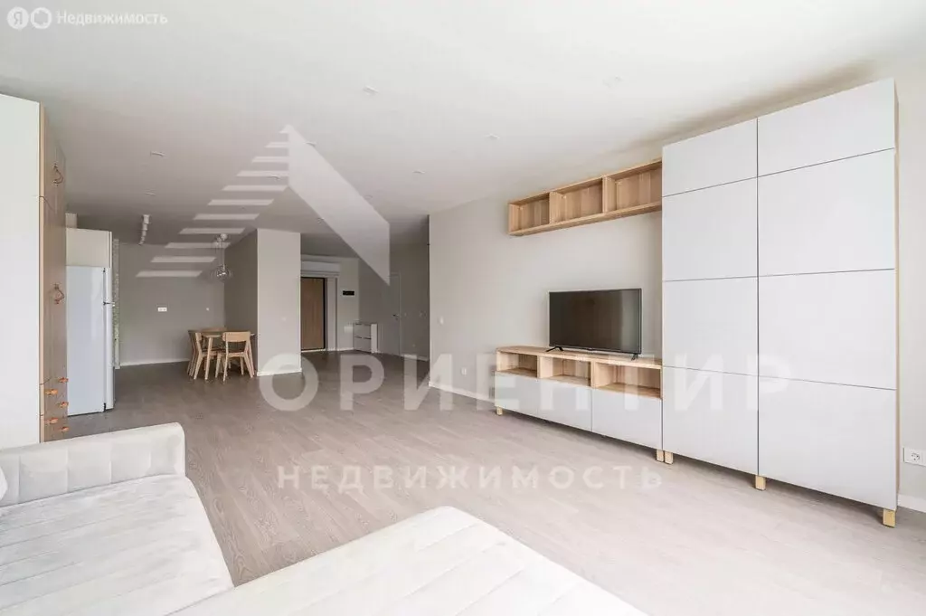 2-комнатная квартира: Екатеринбург, улица Белинского, 108 (88 м) - Фото 1