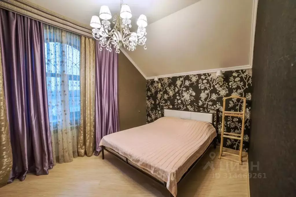 2-к кв. Краснодарский край, Новокубанск ул. Чайковского, 2А (105.0 м) - Фото 0
