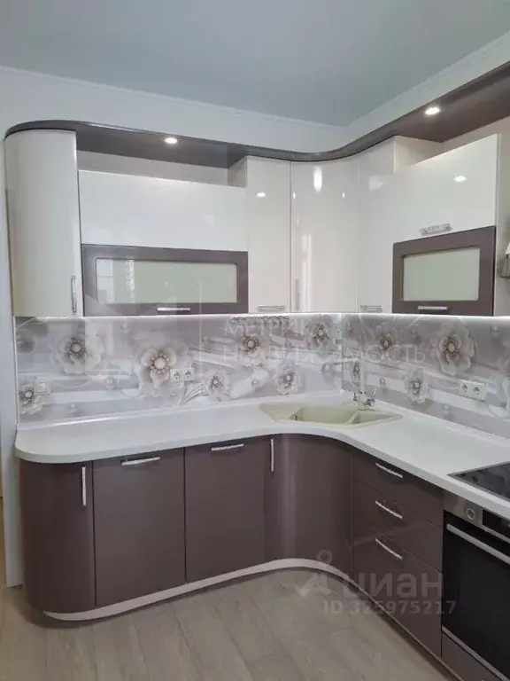 3-к кв. Тюменская область, Тюмень ул. Федюнинского, 30 (83.2 м) - Фото 1