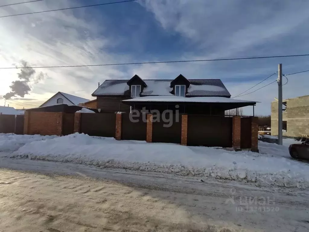 Дом в Ульяновская область, Чердаклинское городское поселение, с. ... - Фото 1