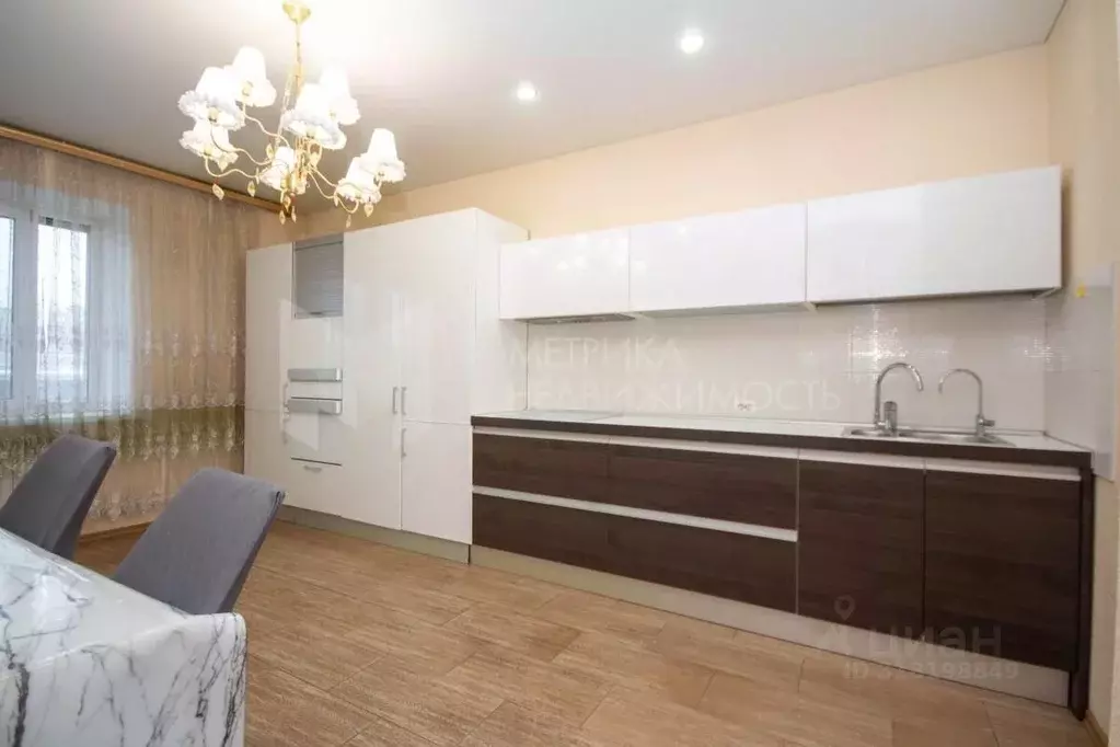 2-к кв. Тюменская область, Тюмень ул. Малыгина, 2 (81.4 м) - Фото 1