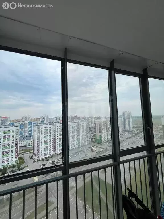 1-комнатная квартира: Тюмень, улица Валентины Трофимовой, 8 (41 м) - Фото 1