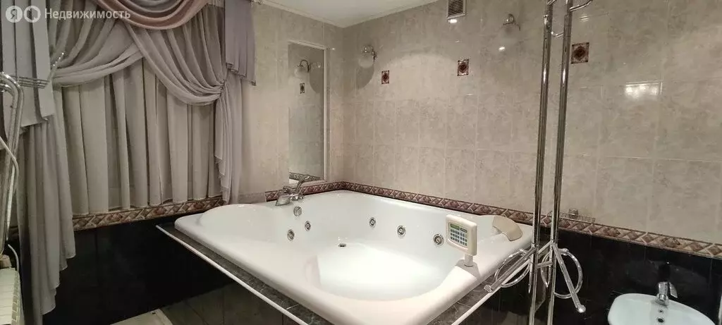 4-комнатная квартира: Раменское, улица Левашова, 35 (120.3 м) - Фото 0