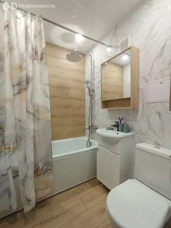 3-комнатная квартира: Киров, улица Воровского, 48В (56.4 м) - Фото 1