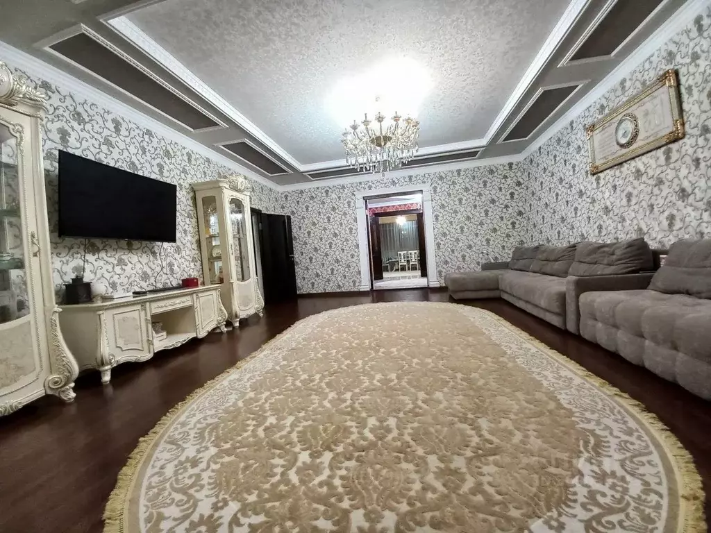 4-к кв. Кабардино-Балкария, Нальчик ул. Тарчокова (180.0 м) - Фото 1