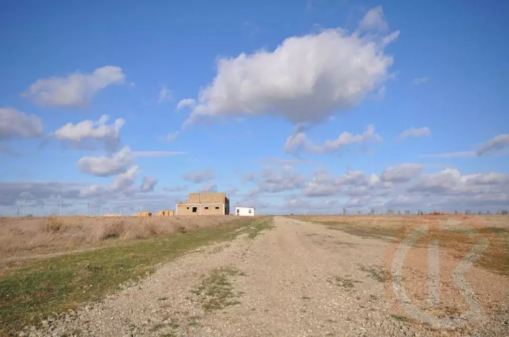 Участок в Крым, Сакский район, Штормовское с/пос, с. Крыловка ул. ... - Фото 1