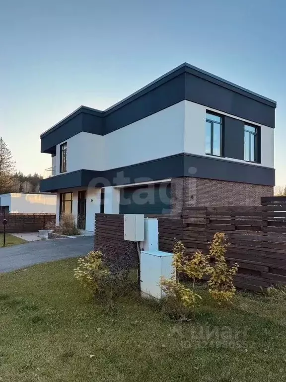 Дом в Томская область, Томск пос. Заварзино, Зеркальная ул. (266 м) - Фото 1