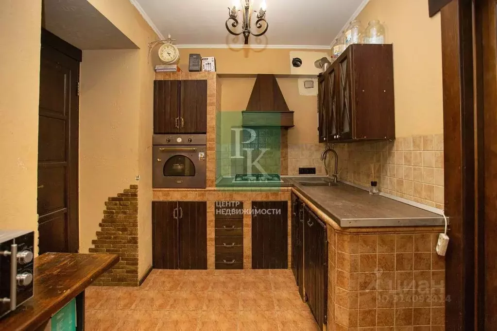 3-к кв. Севастополь ул. Генерала Петрова, 19 (86.0 м) - Фото 0