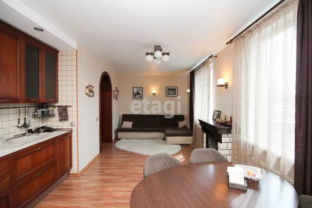 Дом в Красноярский край, Красноярск Офицерская ул., 46 (450 м) - Фото 1