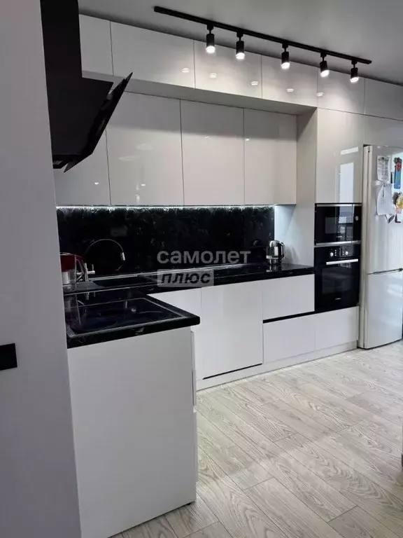 3-к кв. Красноярский край, Красноярск ул. 1-я Хабаровская, 7 (74.0 м) - Фото 2