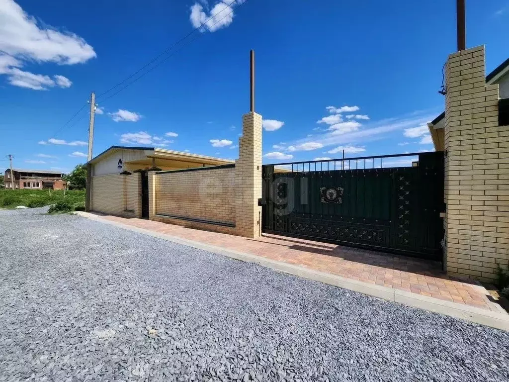 Дом в Ростовская область, Мясниковский район, Краснокрымское с/пос, с. ... - Фото 1