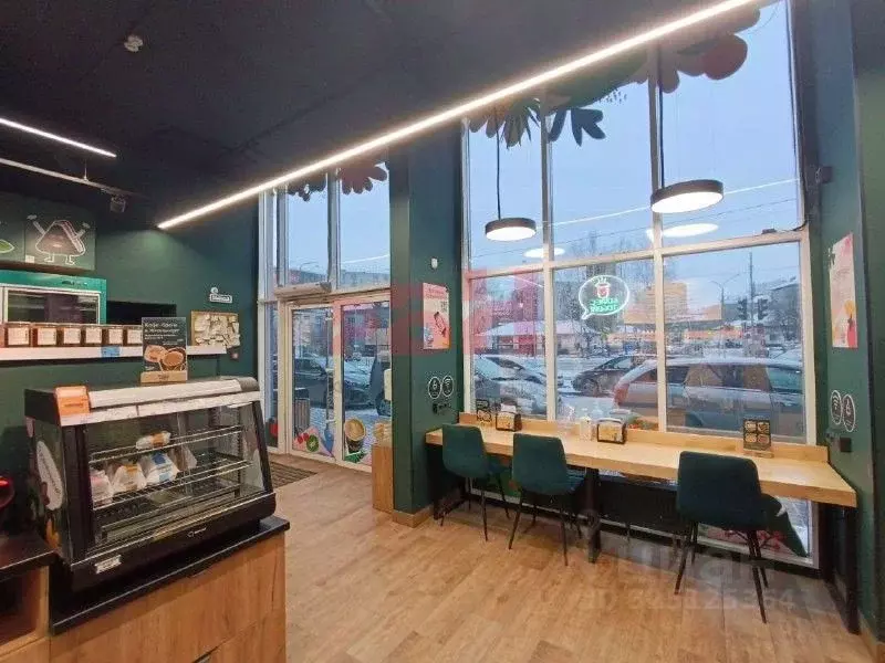 Торговая площадь в Тюменская область, Тюмень ул. Менжинского, 60 (70 ... - Фото 1