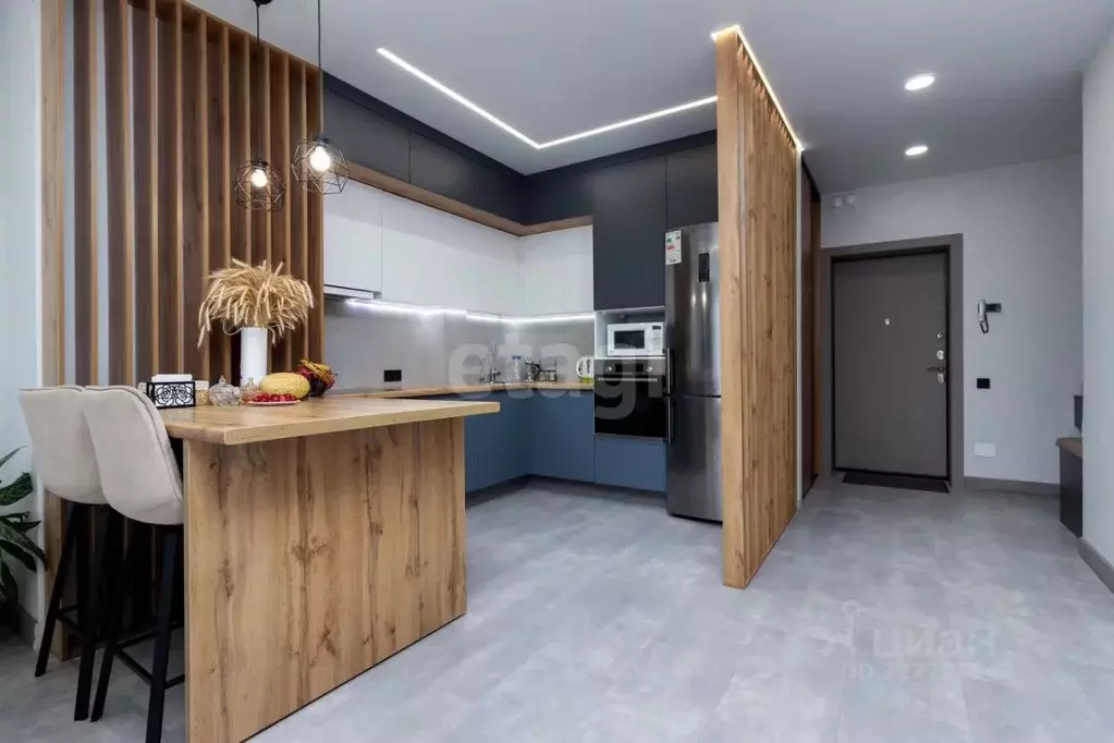 3-к кв. Тюменская область, Тюмень ул. Александра Протозанова, 6 (87.5 ... - Фото 1