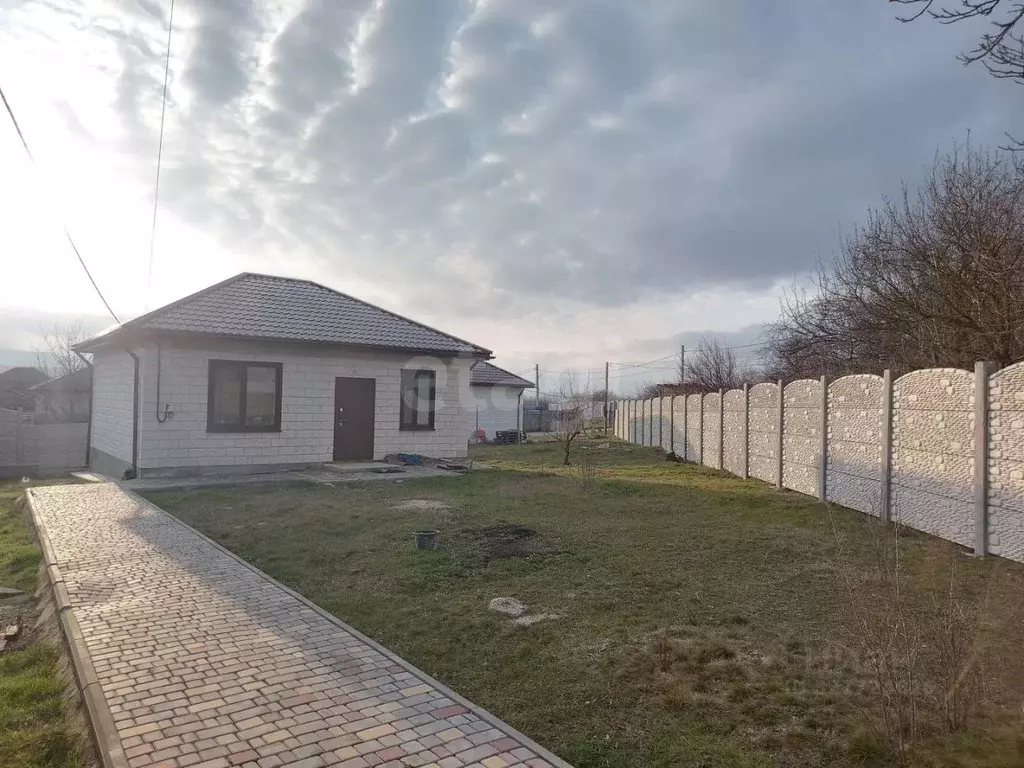 Дом в Крым, Симферопольский район, Добровское с/пос, с. Заречное ул. ... - Фото 2