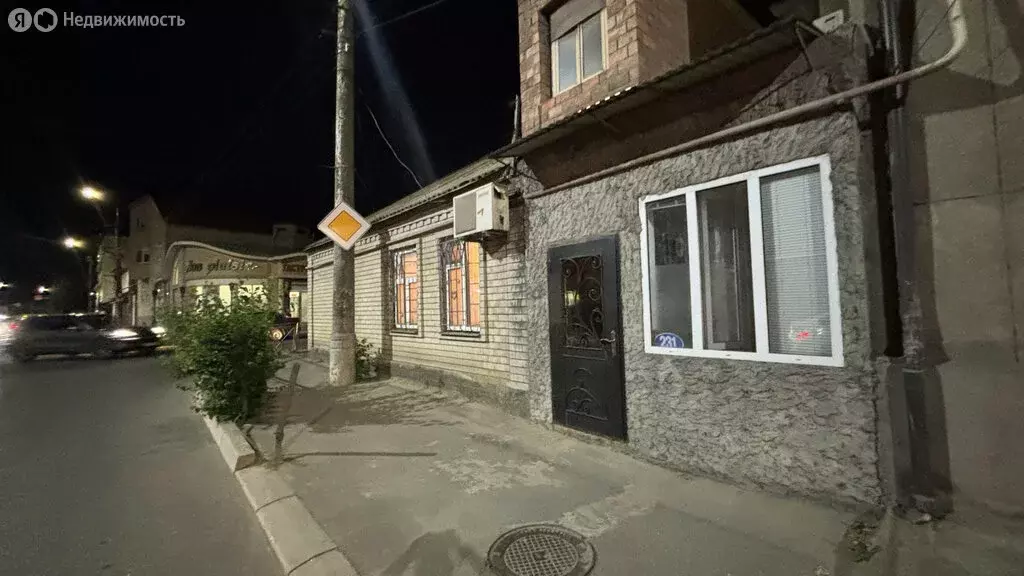 Дом в Махачкала, улица Мирзабекова, 233 (100 м) - Фото 0