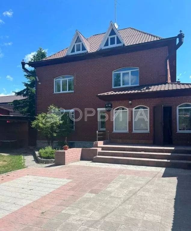 Дом в Тюменская область, Тюмень Магистральная ул., 11 (244 м) - Фото 1