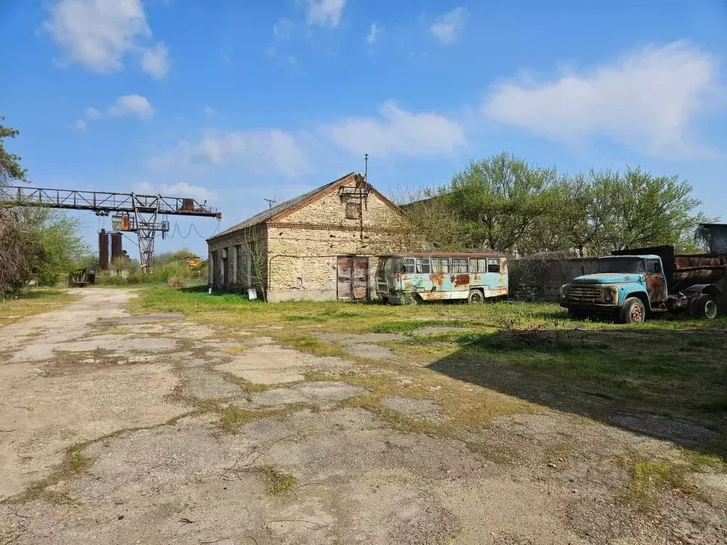 Склад в Краснодарский край, Крымск Линейная ул., 12 (26744 м) - Фото 1