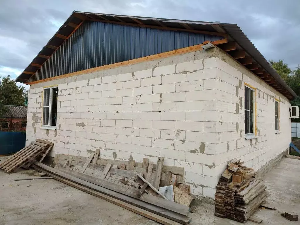 Дом в Краснодарский край, Абинский район, Ахтырское городское ... - Фото 1