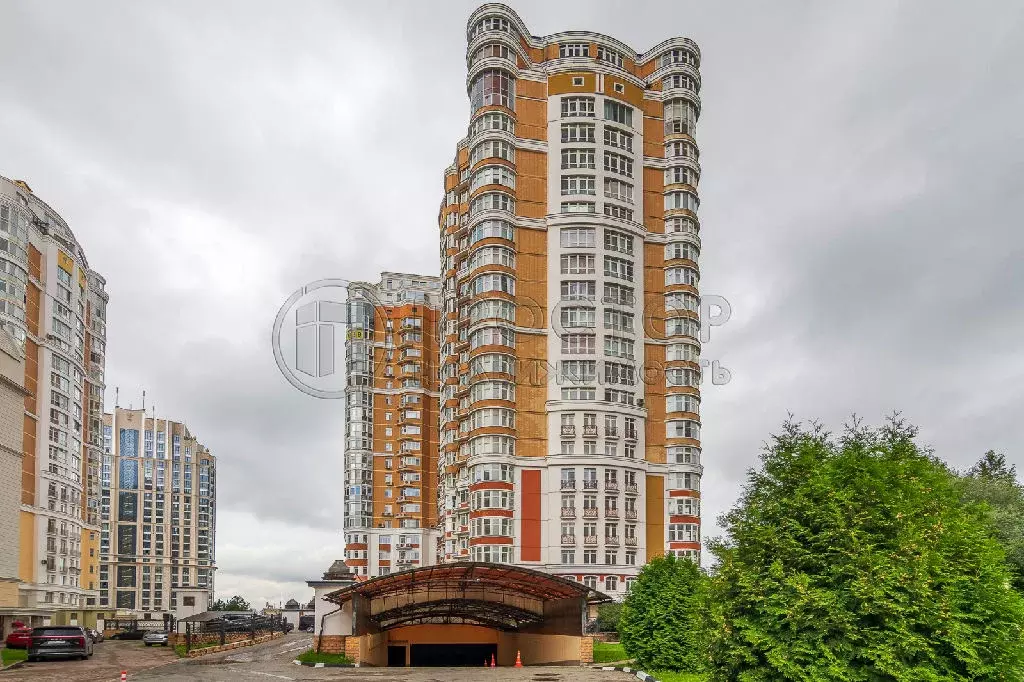 Продается 4-комнатная квартира - Фото 1