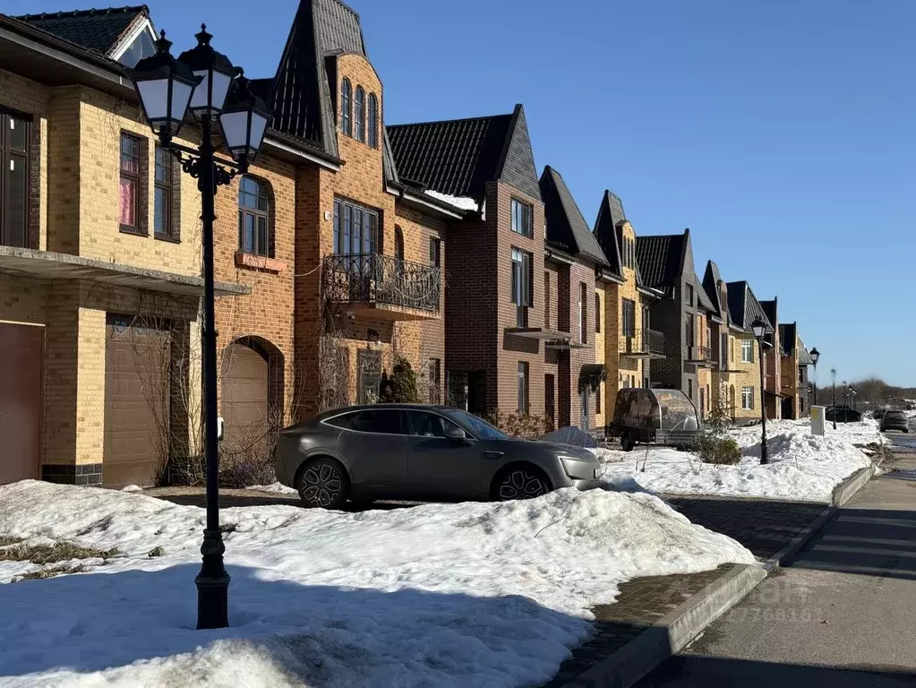 Дом в Ленинградская область, Шлиссельбург Кировский район, ул. ... - Фото 1