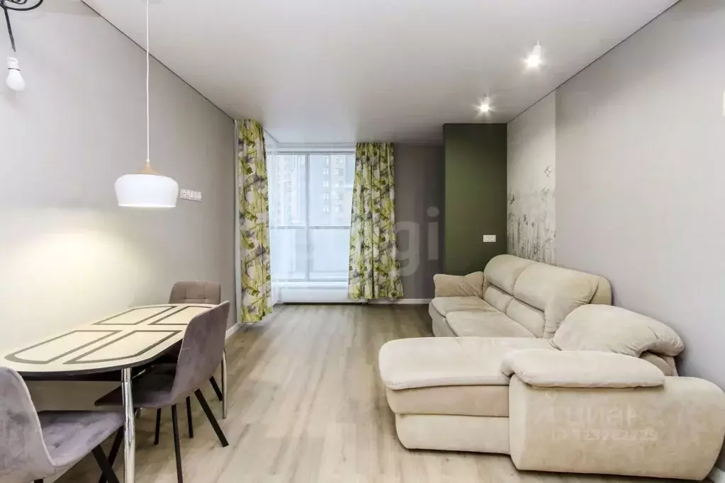 2-к кв. Тюменская область, Тюмень ул. Ю.-Р.Г. Эрвье, 38 (85.4 м) - Фото 1