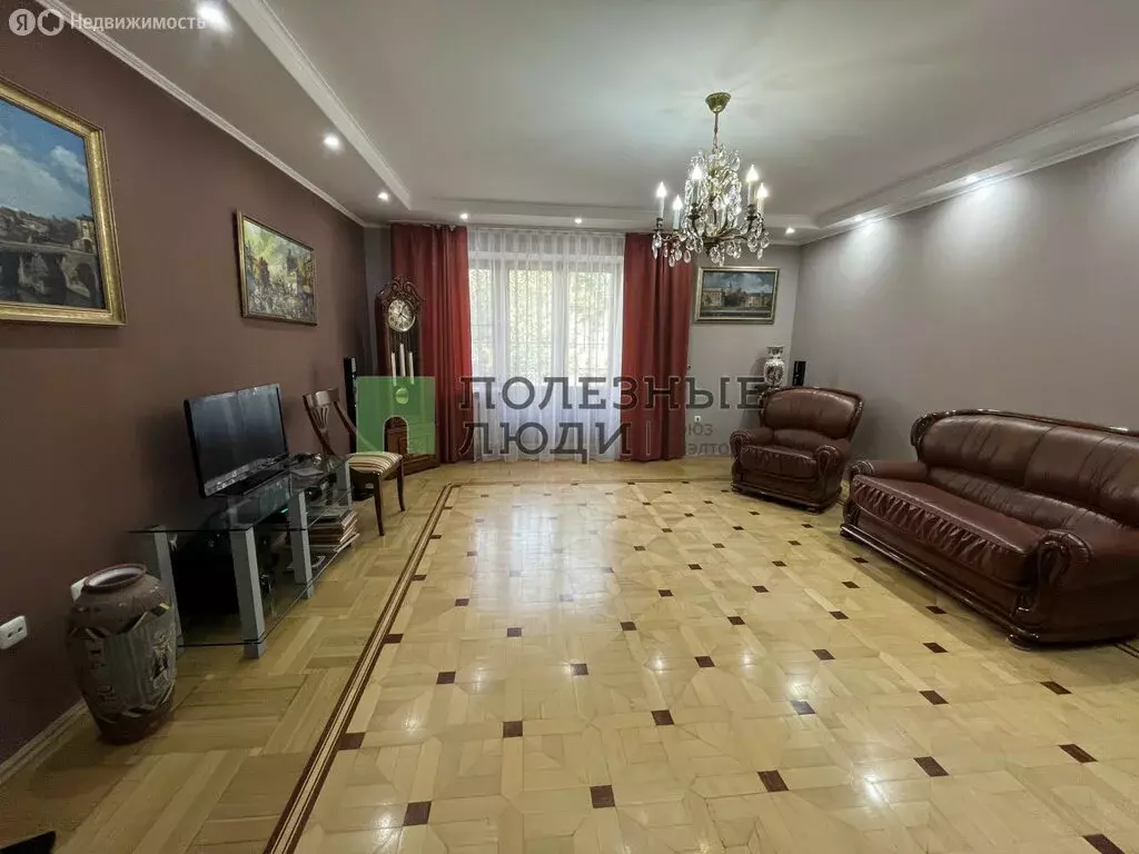 3-комнатная квартира: Астрахань, улица Сен-Симона, 42к1 (100 м) - Фото 1