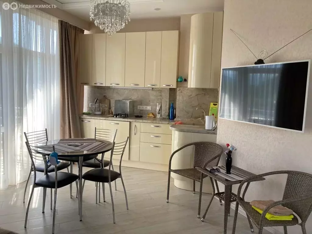 1-комнатная квартира: Лазаревское, улица Коммунальников, 2/1 (40.3 м) - Фото 1