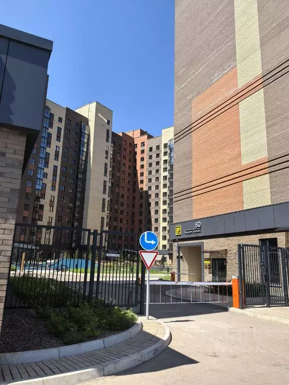 Гараж в Красноярский край, Красноярск ул. Академгородок, 80 (14 м) - Фото 1