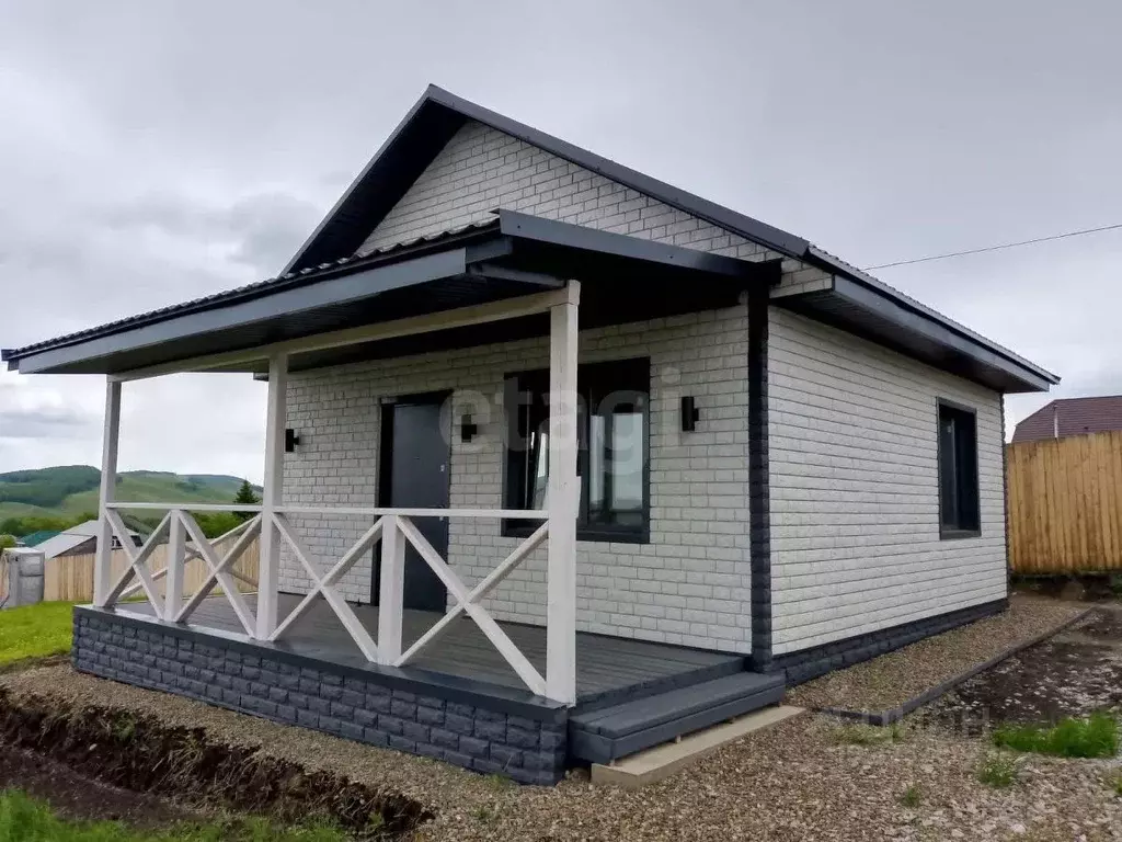 Дом в Красноярский край, Сосновоборский муниципальный округ, с. Зыково ... - Фото 1