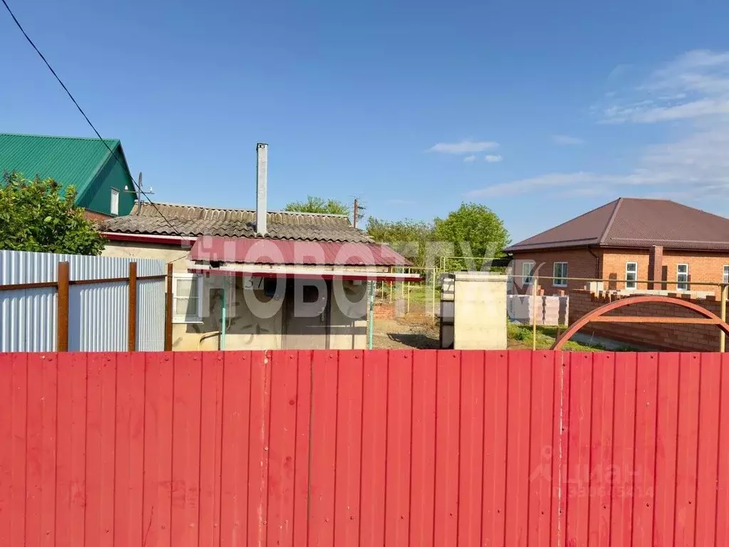 Дом в Краснодарский край, Каневская ст-ца ул. Краснодонская, 37 (22 м) - Фото 1