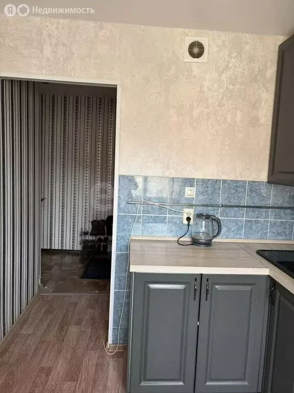 3-комнатная квартира: Барнаул, улица Попова, 106 (65.5 м) - Фото 1