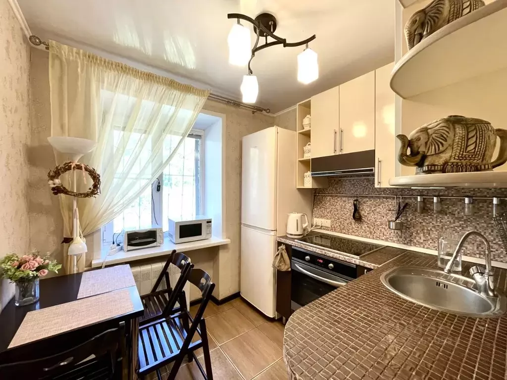 2-к кв. Самарская область, Тольятти Портовый мкр, ул. Комзина, 8 (50.0 ... - Фото 1