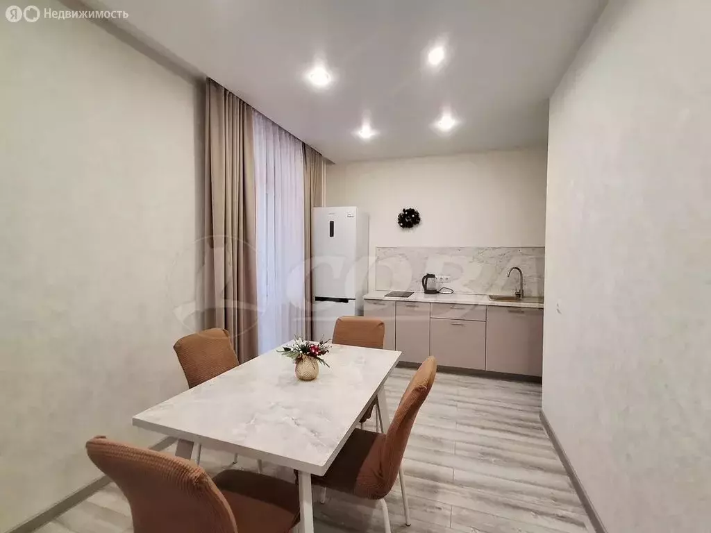 2-комнатная квартира: Тюмень, улица Тимофея Чаркова, 81к2 (75 м) - Фото 1