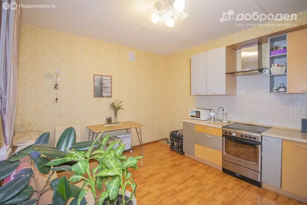1-комнатная квартира: Екатеринбург, улица Фурманова, 123 (50 м) - Фото 1