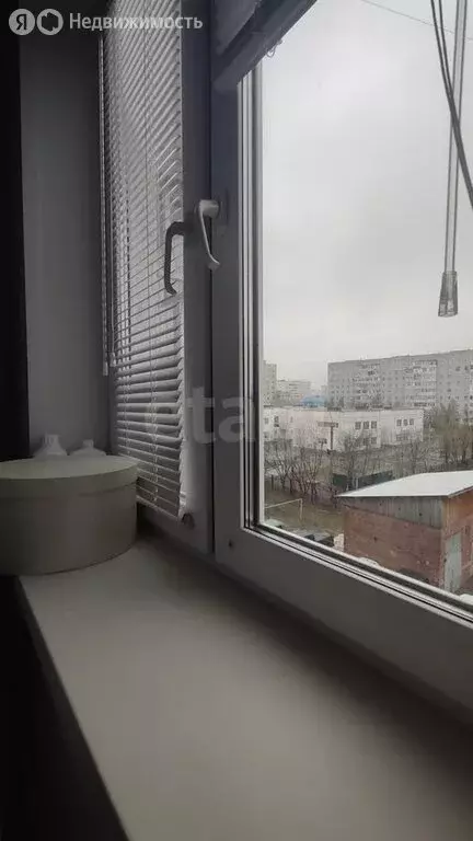 3-комнатная квартира: Усинск, улица 60 лет Октября, 11 (69.3 м) - Фото 0