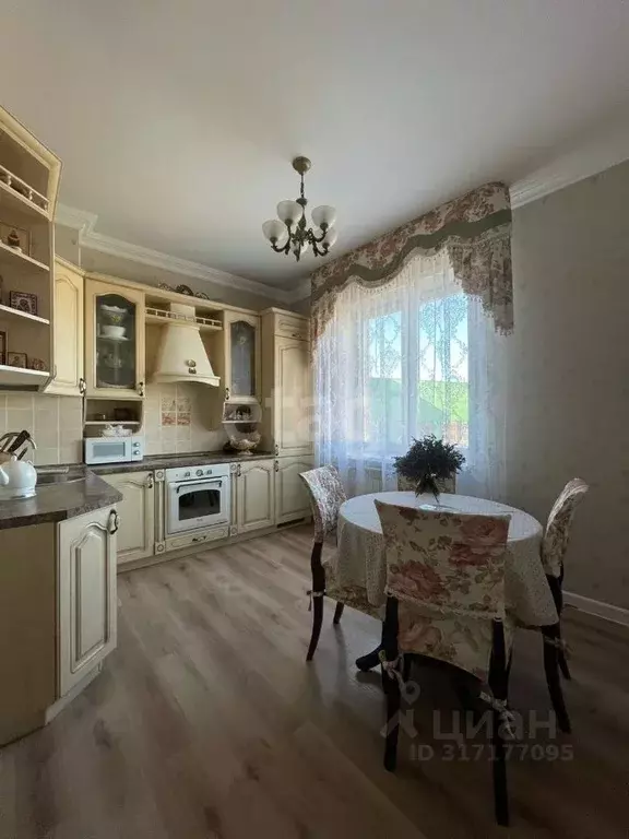3-к кв. Амурская область, Белогорск ул. Кирова, 152 (68.0 м) - Фото 0