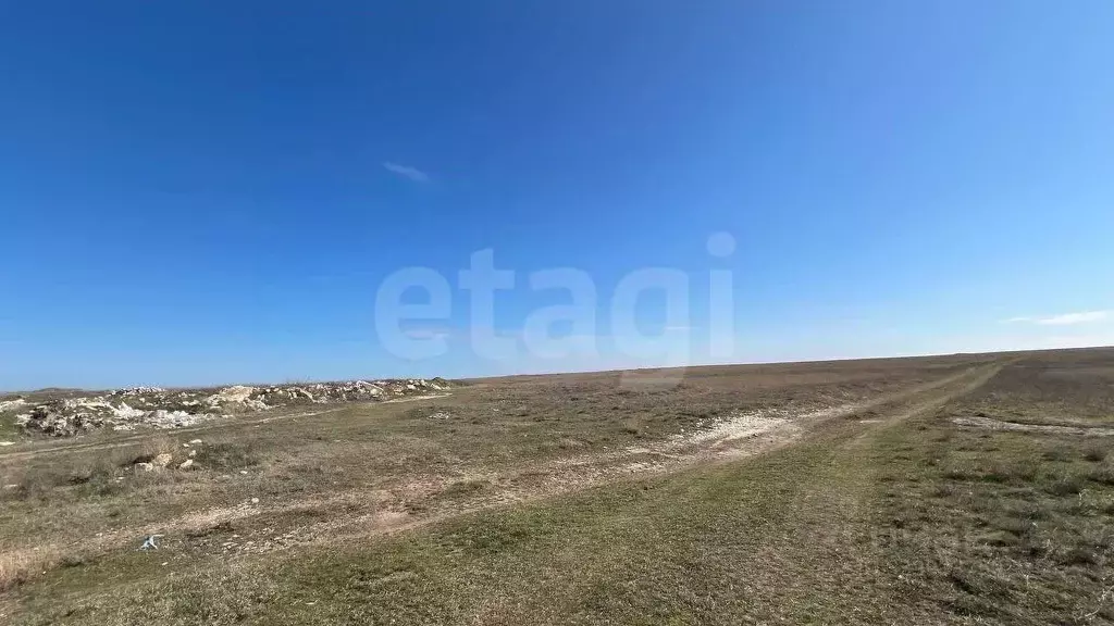 Участок в Крым, Ленинский район, Семисотское с/пос, с. Каменское ул. ... - Фото 1