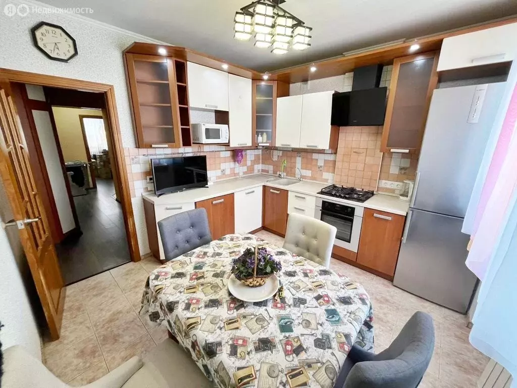 3-комнатная квартира: Новый Уренгой, улица Геологоразведчиков, 16 ... - Фото 1