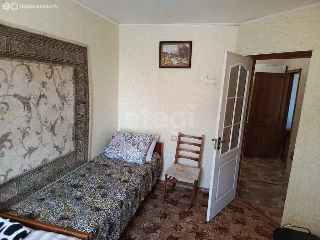 4-комнатная квартира: Черноморское, Армейская улица, 1 (67.4 м) - Фото 1
