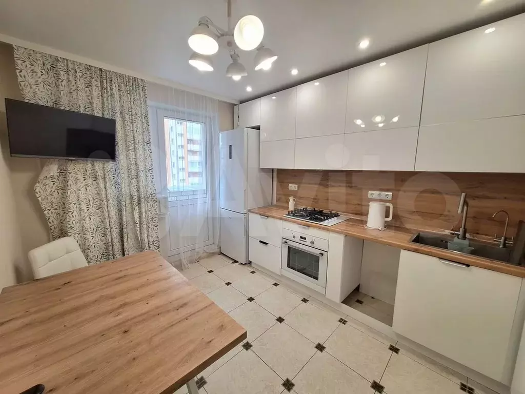 1-к. квартира, 42 м, 4/10 эт. - Фото 1