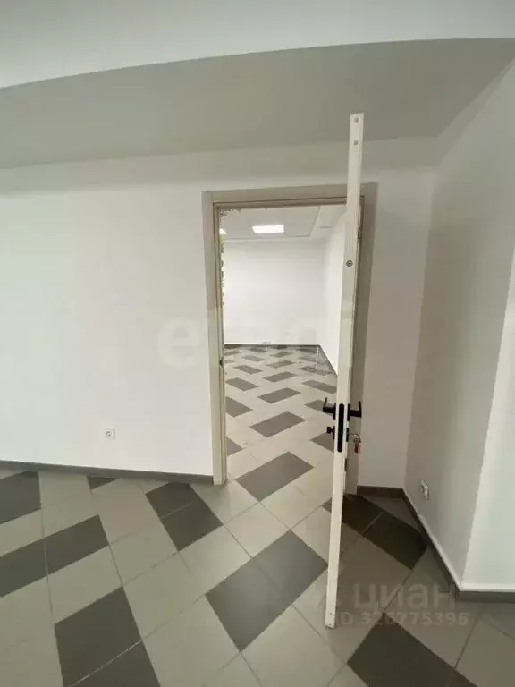 Офис в Тюменская область, Тюмень ул. 50 лет Октября, 6 (54 м) - Фото 1