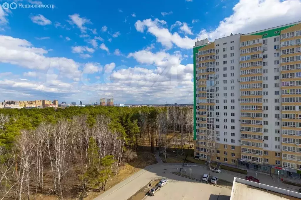 Квартира-студия: Тюмень, улица Парада Победы, 11 (47 м) - Фото 2